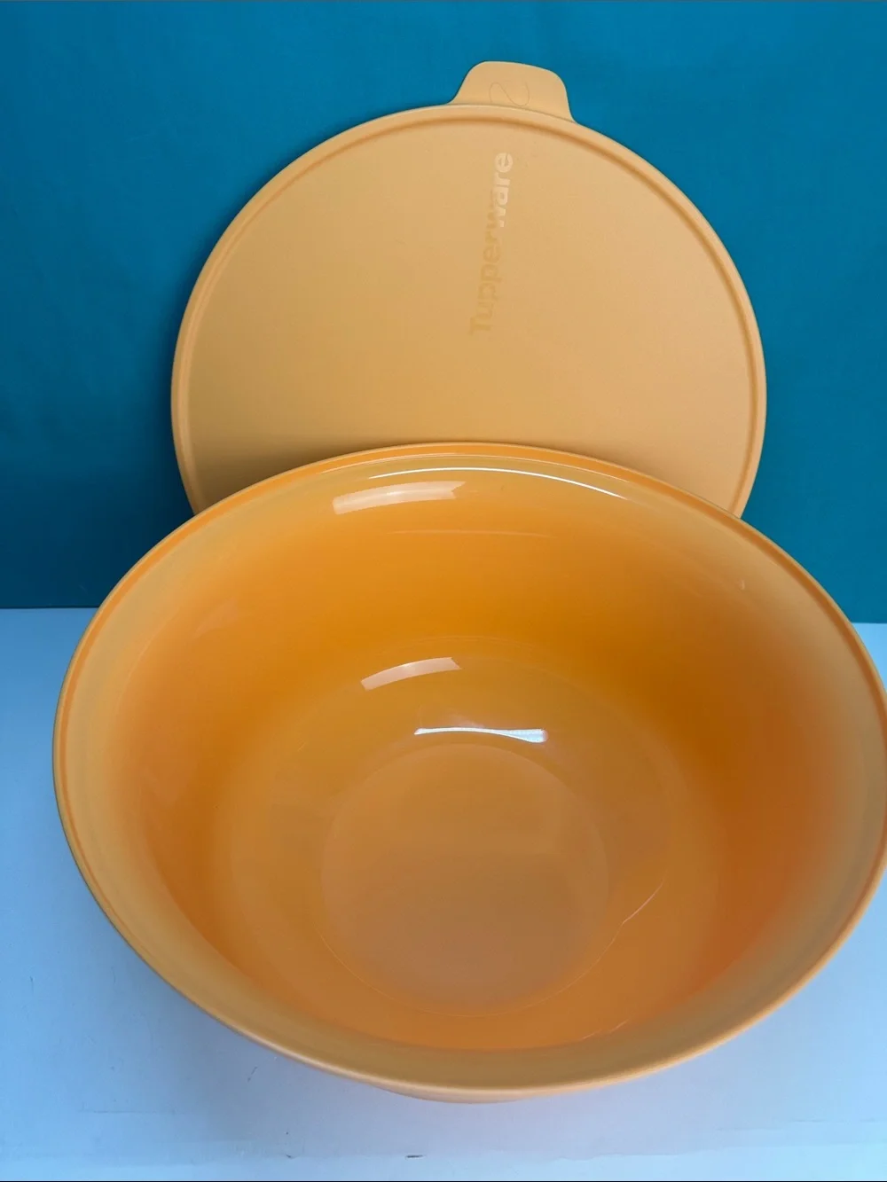 Tupperware Aloha Big Bowl 32 Cup 7.5L Mango Orange with Matching Seal